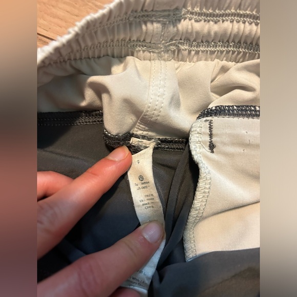 Lululemon capris 🍋 size 4 - Picture 4 of 6